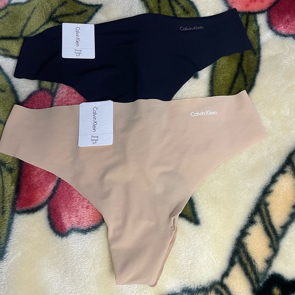 Calvin Klein tongs